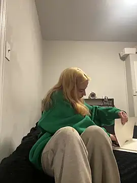 Snapshot of SeccySerena chatting on February 20, 4:51 pm SeccySerena online show from February 20, 4:51 pm