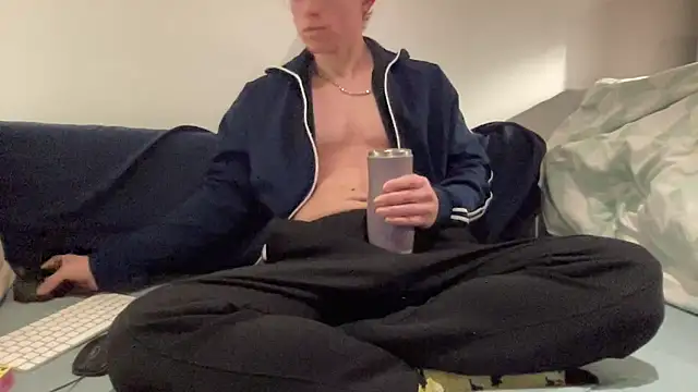 ee 000 online show from October 25, 5:30 pm