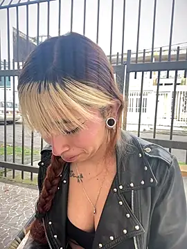 Snapshot of Sallem_Pink chatting on December 2, 11:37 am Sallem Pink online show from December 2, 11:37 am