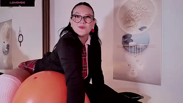 karla valk1 online show from October 18, 11:55 am