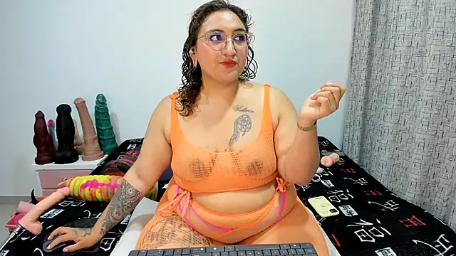 Snapshot of charlloteevans_X chatting on June 10, 2:16 pm charlloteevans X online show from June 10, 2:16 pm