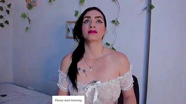 Snapshot of MeganHoffmaan chatting on May 22, 6:46 pm MeganHoffmaan online show from May 22, 6:46 pm