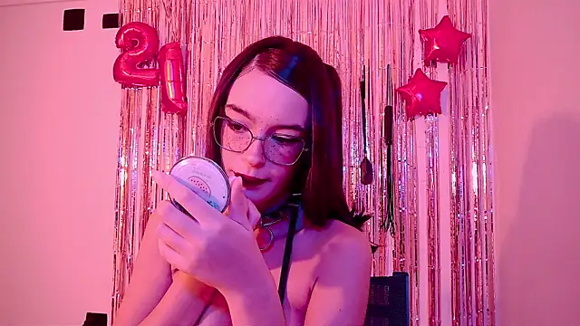 Snapshot of nina_kink chatting on June 14, 9:28 pm nina kink online show from June 14, 9:28 pm