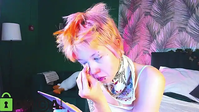 CarolineRichter online show from December 19, 1:23 am