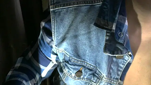 Snapshot of CharlieYeahx chatting on October 17, 10:51 am CharlieYeahx online show from October 17, 10:51 am