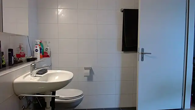 Snapshot of Hijuga chatting on February 8, 9:23 am Hijuga online show from February 8, 9:23 am