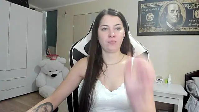 EmiLovsi online show from October 9, 7:34 pm