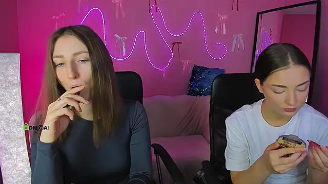 eva smiith  online show from March 10, 6:51 am