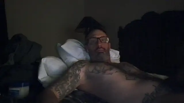 Snapshot of drew873 chatting on December 16, 9:58 am drew873 online show from December 16, 9:58 am