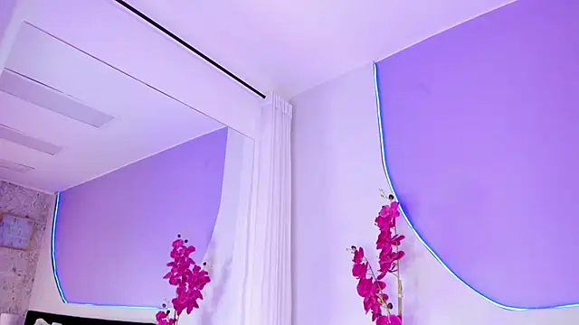  HAANNAH  online show from September 25, 8:01 pm