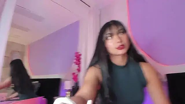  HAANNAH  online show from November 11, 7:58 pm