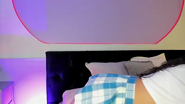  HAANNAH  online show from December 1, 7:52 pm