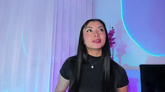  HAANNAH  online show from December 13, 7:53 pm