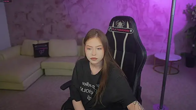 Esmie Smile online show from May 25, 12:27 am