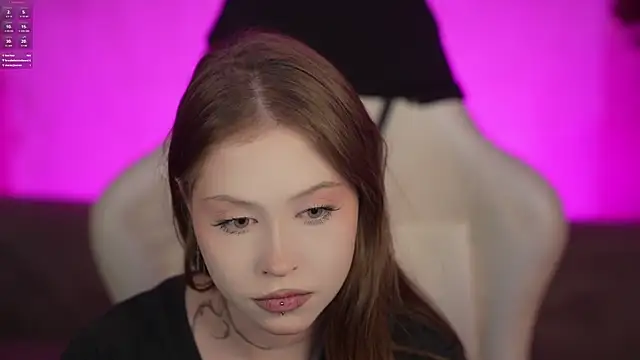 Esmie Smile online show from May 27, 1:57 am