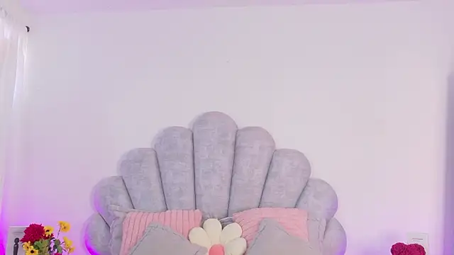 emma-conti2 online show from March 4, 12:55 pm