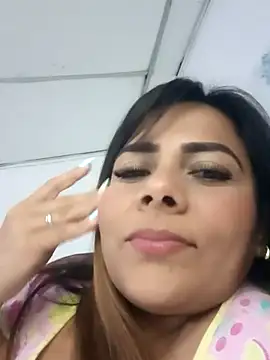 Snapshot of camila_rogue chatting on October 25, 1:46 am camila rogue online show from October 25, 1:46 am