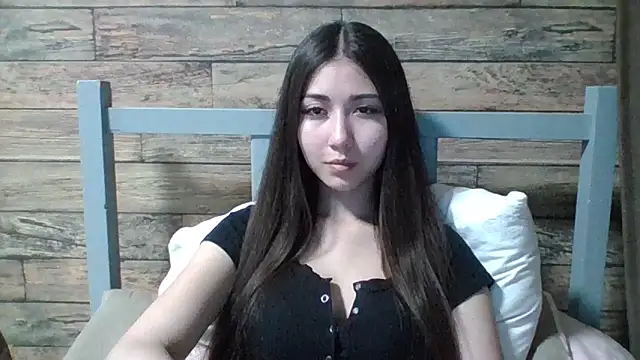 Virginia Hicks online show from September 17, 5:36 pm