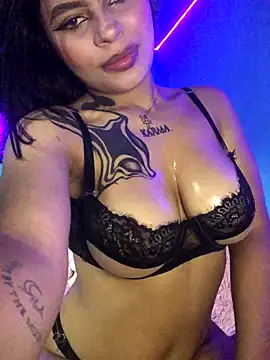 Snapshot of SophiaAlvarez chatting on December 5, 8:27 pm SophiaAlvarez online show from December 5, 8:27 pm