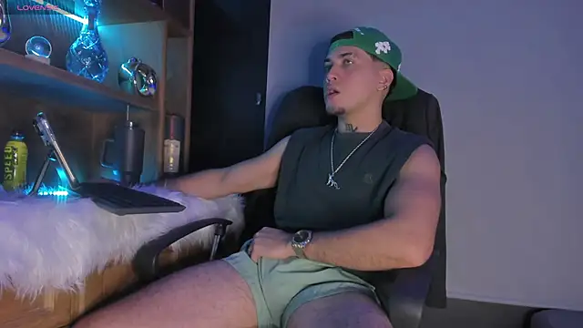 Gael williams1 online show from December 21, 9:33 pm