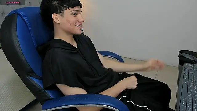 SamBlack  online show from April 29, 12:31 pm