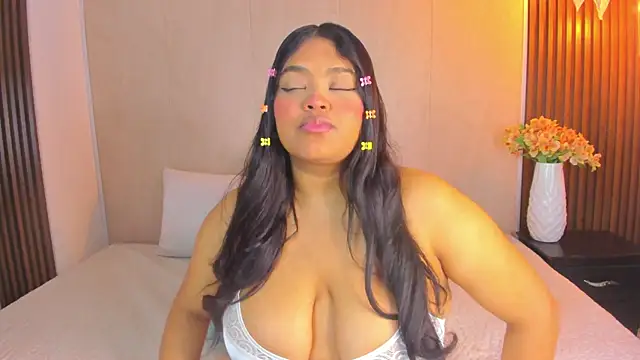 Snapshot of RileyDolly chatting on November 2, 3:20 am RileyDolly online show from November 2, 3:20 am