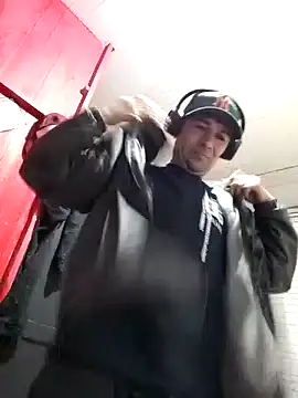 Snapshot of danielguerreros@xh chatting on June 14, 12:08 am danielguerrerosxh online show from June 14, 12:08 am
