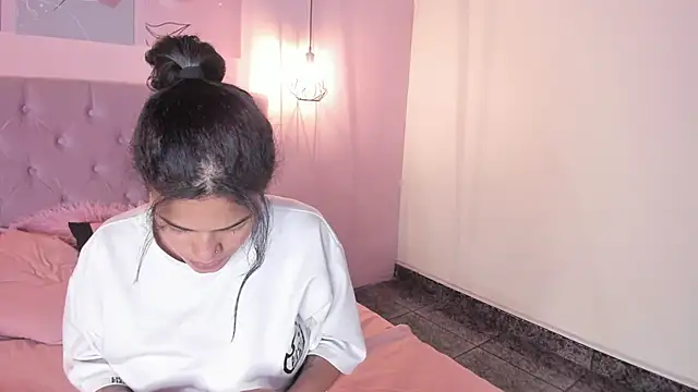 Snapshot of ATENA_JB chatting on October 18, 5:32 am ATENA JB online show from October 18, 5:32 am