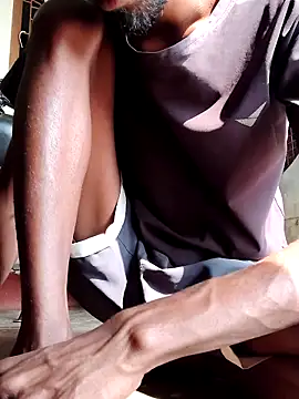 Snapshot of RAYI_Queen_4 chatting on December 2, 5:46 am RAYI Queen 4 online show from December 2, 5:46 am