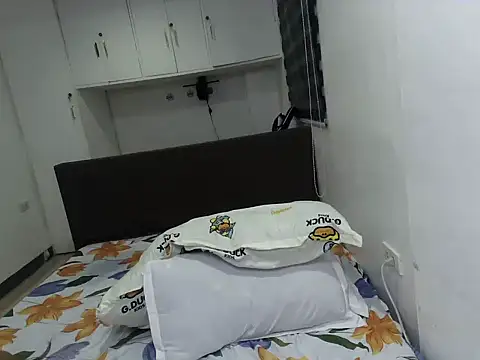 eattmebabyy online show from May 10, 1:27 pm