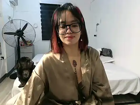 eattmebabyy online show from June 24, 10:47 am