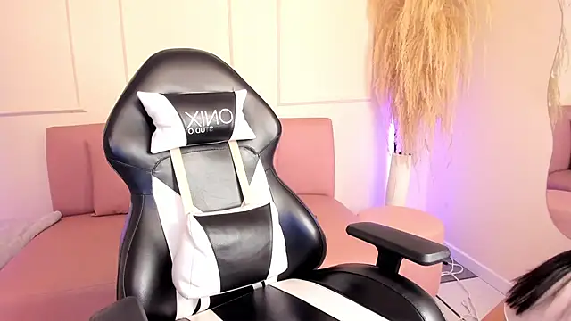 Snapshot of Lilily_lv chatting on September 16, 12:17 pm Lilily lv online show from September 16, 12:17 pm