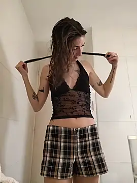 sweetsinxxx online show from April 29, 6:25 pm
