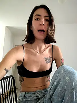 Snapshot of sweetsinxxx chatting on August 8, 5:37 pm sweetsinxxx online show from August 8, 5:37 pm