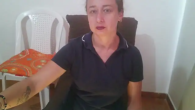 Snapshot of Milf_Valeria chatting on May 27, 3:53 pm Milf Valeria online show from May 27, 3:53 pm