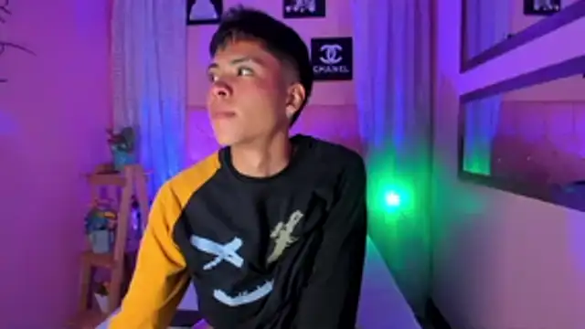 MaxiWildd online show from November 24, 1:00 pm