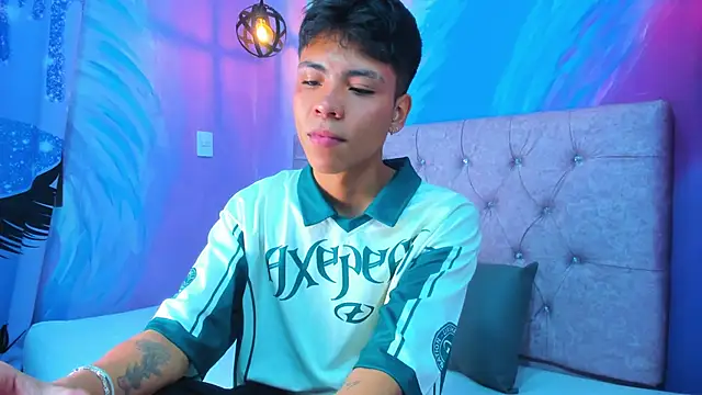 Snapshot of MaxiWildd chatting on May 30, 1:19 pm MaxiWildd online show from May 30, 1:19 pm