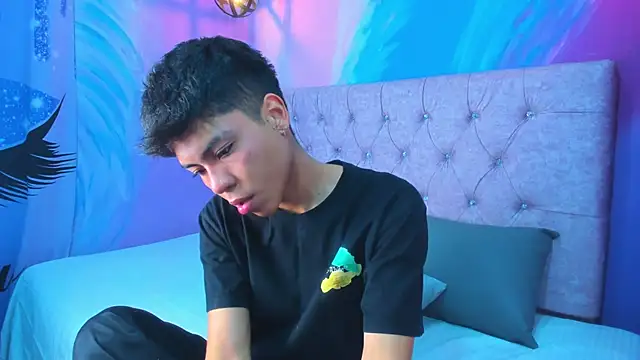 Snapshot of MaxiWildd chatting on June 2, 1:02 pm MaxiWildd online show from June 2, 1:02 pm