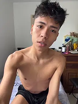 Snapshot of MaxiWildd chatting on June 8, 1:22 pm MaxiWildd online show from June 8, 1:22 pm