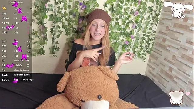 Snapshot of Amy_Moonlight chatting on June 12, 9:14 pm Amy Moonlight online show from June 12, 9:14 pm