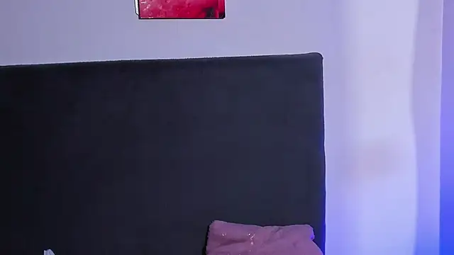 saramikaelson online show from March 7, 11:46 pm