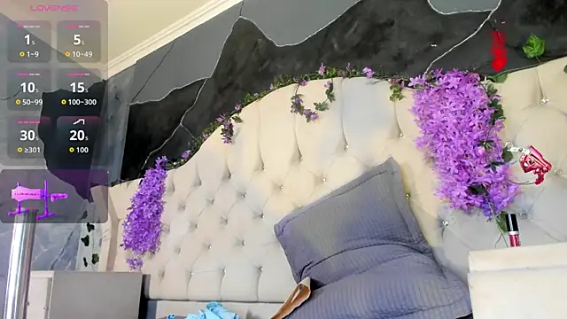 Snapshot of AmbarFoxx_ chatting on June 18, 9:14 am AmbarFoxx online show from June 18, 9:14 am