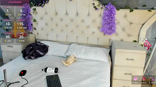 Snapshot of AmbarFoxx_ chatting on July 28, 7:59 am AmbarFoxx online show from July 28, 7:59 am