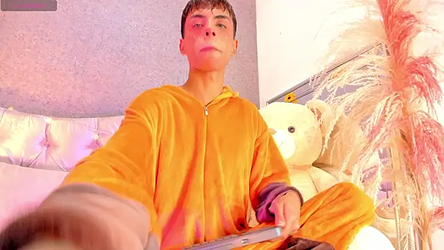 Snapshot of PrincePoppy chatting on September 18, 8:33 pm PrincePoppy online show from September 18, 8:33 pm