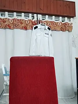 Snapshot of Bradd_32 chatting on February 6, 2:27 am Bradd 32 online show from February 6, 2:27 am