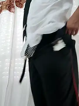 Snapshot of Bradd_32 chatting on February 9, 11:47 am Bradd 32 online show from February 9, 11:47 am