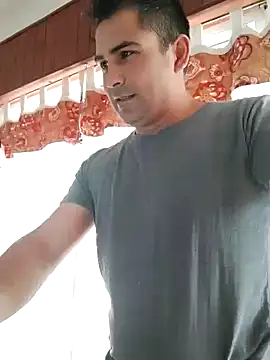 Snapshot of Bradd_32 chatting on February 14, 11:51 am Bradd 32 online show from February 14, 11:51 am