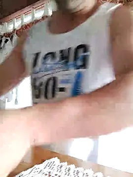 Snapshot of Bradd_32 chatting on February 22, 5:22 pm Bradd 32 online show from February 22, 5:22 pm