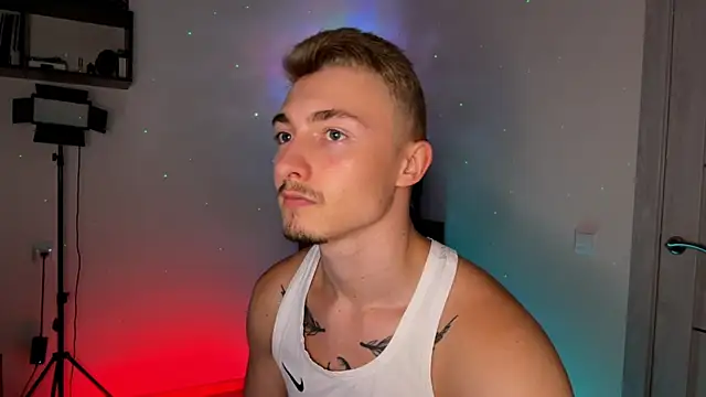 Snapshot of Artur__Skott chatting on October 14, 5:58 pm Artur Skott online show from October 14, 5:58 pm