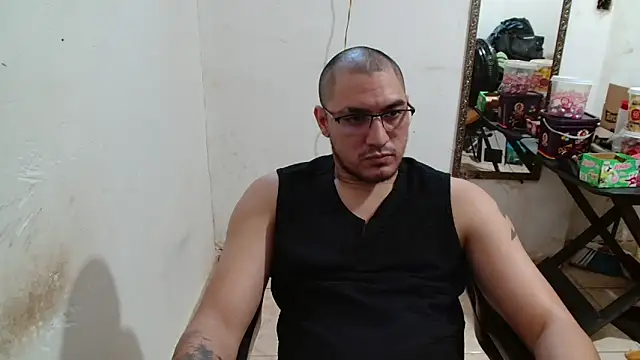 Snapshot of Leonino231 chatting on September 24, 4:32 pm Leonino231 online show from September 24, 4:32 pm